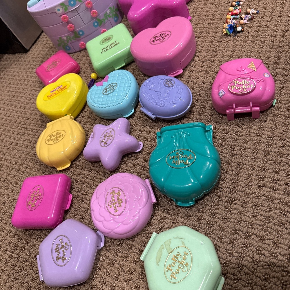 Polly Pocket Bundle 16 sets plus 12 Polly Pieces Vintage